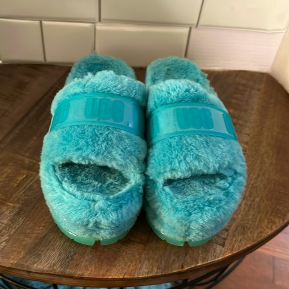 UGG Fluffita Slides - Picture 1 of 5